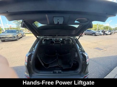 Used 2019 Jeep Cherokee Limited w/ Luxury Group AWD/4WD image 7