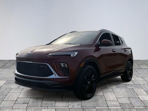 Used 2025 Buick Encore GX Sport Touring image 3