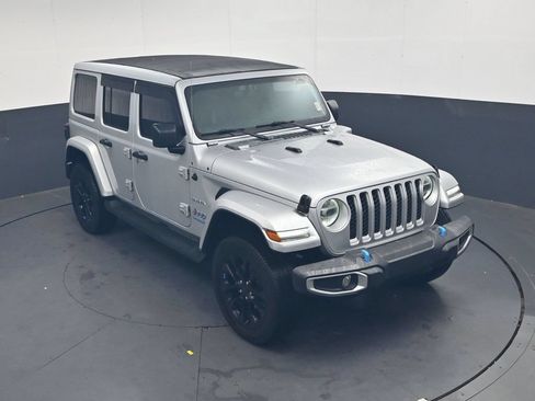 Used 2022 Jeep Wrangler Unlimited Sahara AWD/4WD image 26