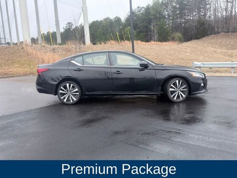 Used 2020 Nissan Altima 2.5 SR w/ Premium Package image 2