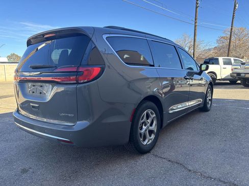 Used 2022 Chrysler Pacifica Limited image 7