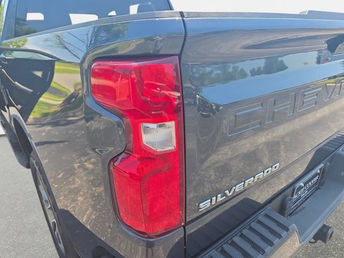 Used 2022 Chevrolet Silverado 1500 RST AWD/4WD image 31