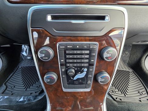 Used 2013 Volvo XC70 3.2 Platinum image 41