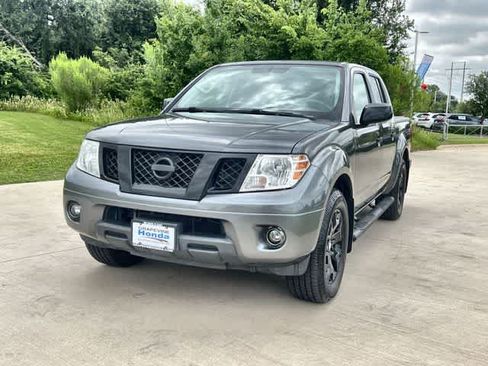 Used 2020 Nissan Frontier SV w/ Midnight Edition Floor Mats RWD image 2