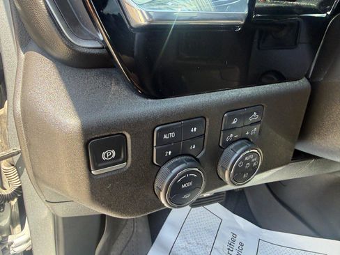 Used 2025 Chevrolet Silverado 1500 High Country w/ High Country Premium Package AWD/4WD image 9