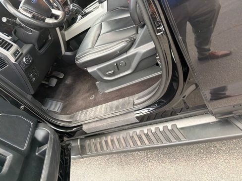 Used 2019 Ford F150 Lariat w/ Equipment Group 502A Luxury AWD/4WD image 9