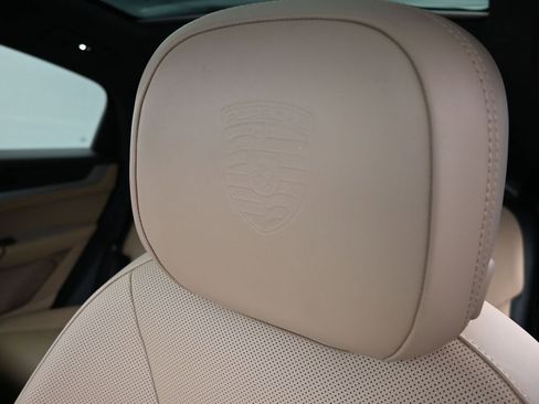 Certified 2025 Porsche Cayenne E-Hybrid Coupe image 8