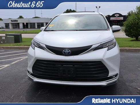 Used 2022 Toyota Sienna XLE w/ XLE Plus Package FWD image 7