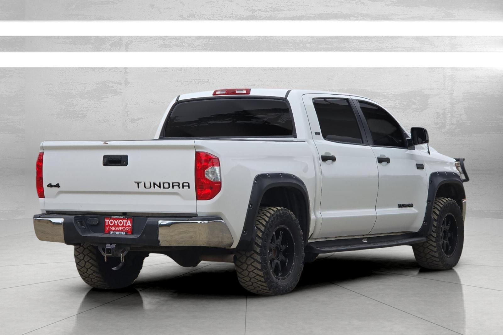Used 2018 Toyota Tundra SR5 w/ SR5 Upgrade Package AWD/4WD image 4
