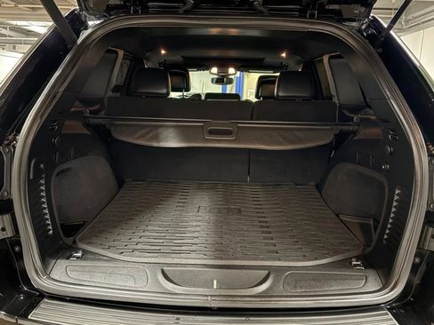 Used 2017 Jeep Grand Cherokee Altitude image 9