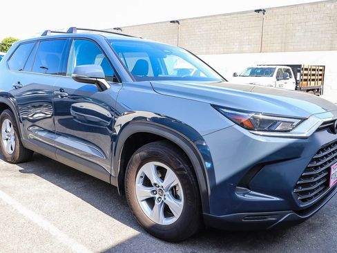 Used 2025 Toyota Grand Highlander FWD image 3