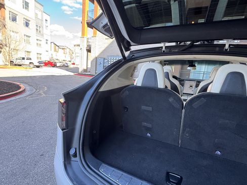 Used 2018 Tesla Model X 100D image 49