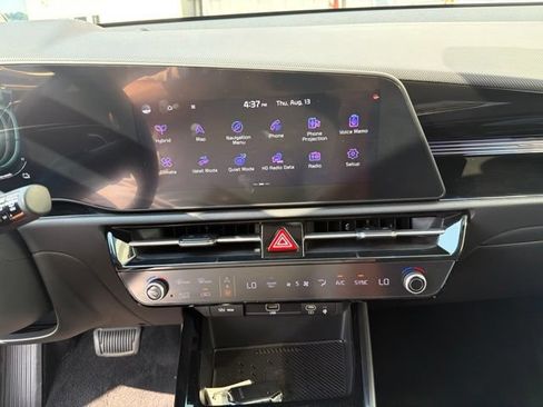Certified 2023 Kia Niro EX FWD image 15