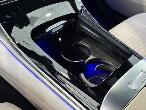 Used 2025 Mercedes-Benz GLC 300 4MATIC image 21