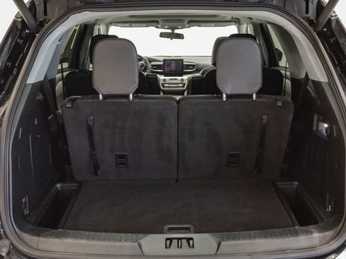 Used 2023 Ford Explorer XLT w/ Equipment Group 202A AWD/4WD image 36