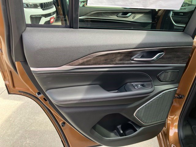 New 2026 Jeep Grand Cherokee Limited AWD/4WD image 23