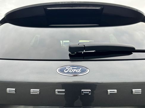Used 2020 Ford Escape SE image 31