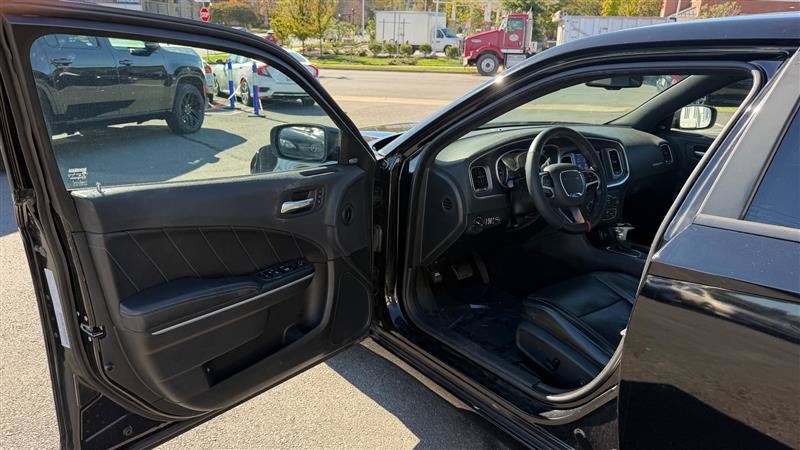 Used 2018 Dodge Charger R/T w/ Navigation & Travel Group RWD image 20