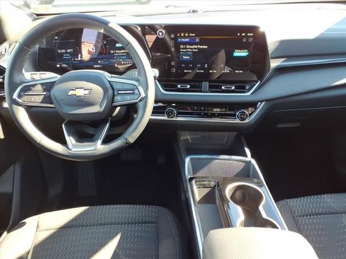 Used 2025 Chevrolet Equinox LT image 8