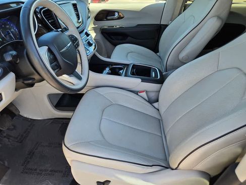 Used 2021 Chrysler Pacifica Limited w/ Premium & Safety Sphere Group AWD/4WD image 17