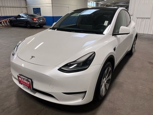 Used 2023 Tesla Model Y Long Range image 7