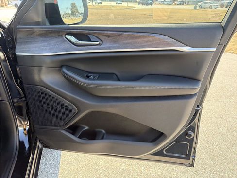 New 2026 Jeep Grand Cherokee Altitude AWD/4WD image 14