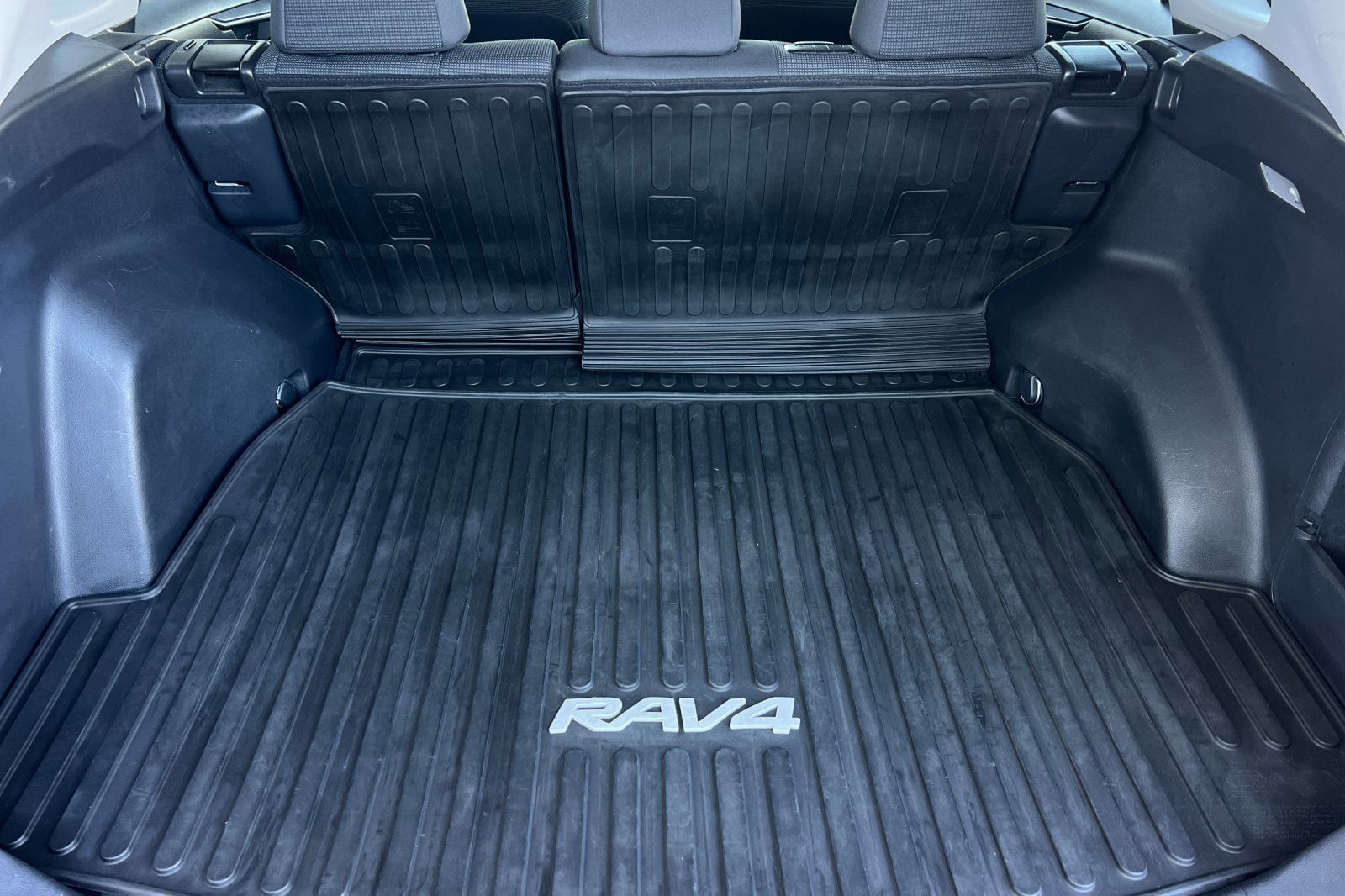 Certified 2021 Toyota RAV4 LE AWD/4WD image 15