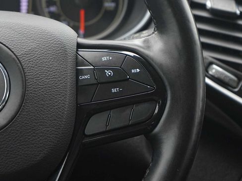 Used 2021 Jeep Cherokee Latitude Plus FWD image 18
