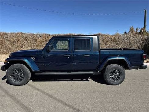 New 2025 Jeep Gladiator Sport image 11