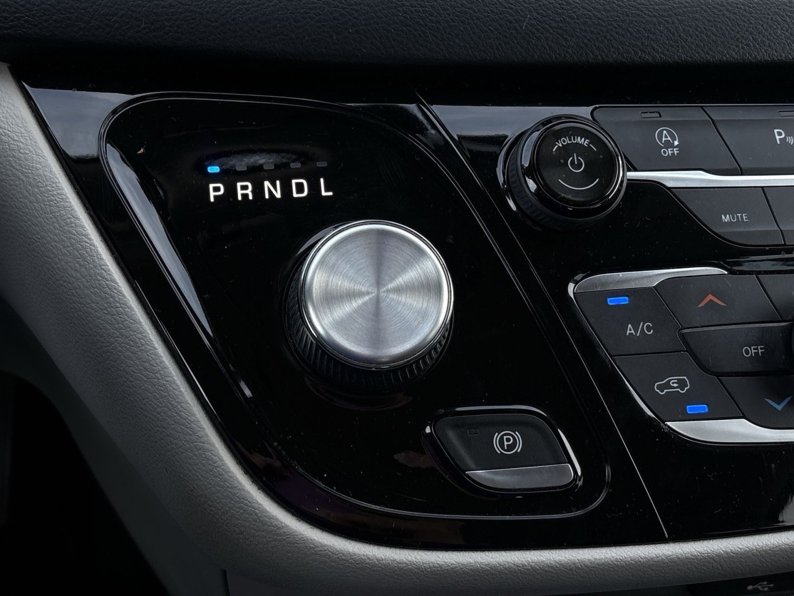 Used 2018 Chrysler Pacifica Touring Plus FWD image 17