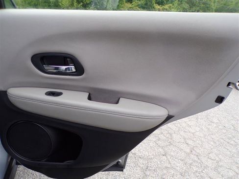 Used 2018 Honda HR-V LX image 24
