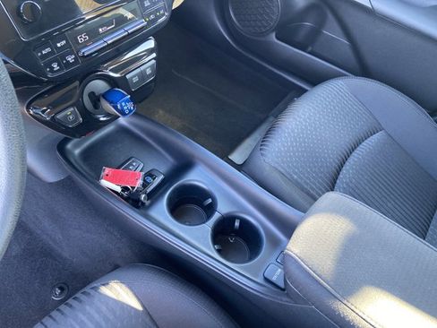 Used 2018 Toyota Prius Four image 23