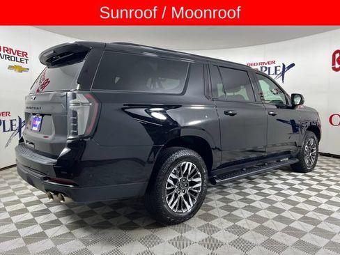 Used 2025 Chevrolet Suburban Z71 w/ Comfort Package AWD/4WD image 9