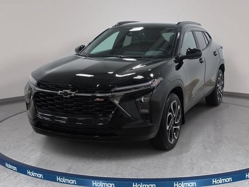 Used 2025 Chevrolet Trax RS w/ Driver Confidence Package FWD image 1