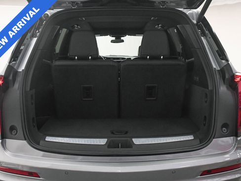 Used 2025 Cadillac XT6 Premium Luxury image 8