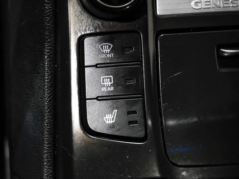 Used 2013 Hyundai Genesis 3.8 RWD image 28