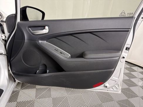 Used 2018 Kia Forte LX w/ LX Rear Camera Package image 12