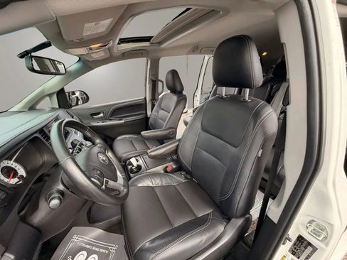 Used 2015 Toyota Sienna SE w/ SE Preferred Package FWD image 29