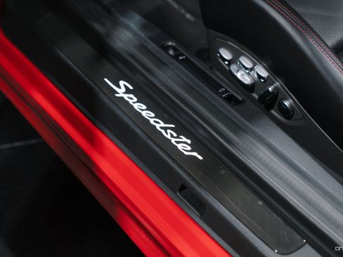 Used 2019 Porsche 911 Speedster RWD image 12