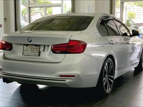Used 2018 BMW 330e w/ Convenience Package RWD image 6