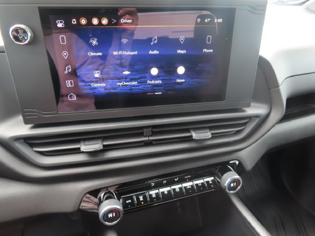 Certified 2025 Chevrolet Silverado EV W/T AWD/4WD image 32