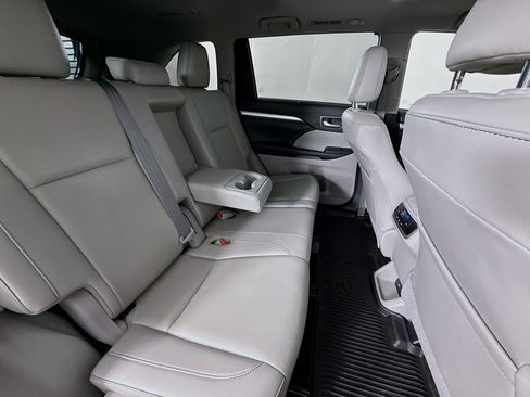 Used 2019 Toyota Highlander XLE w/ Protection Package #3 AWD/4WD image 26
