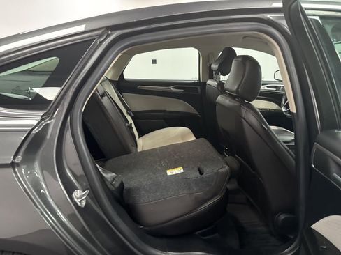 Used 2020 Ford Fusion SE FWD image 35