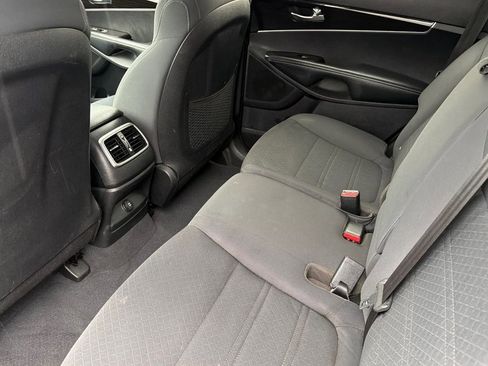 Used 2019 Kia Sorento L image 32