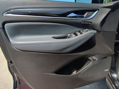 Used 2024 Buick Enclave Premium image 22