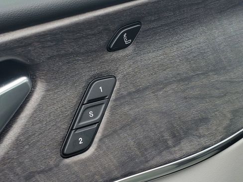 Used 2022 Jeep Grand Cherokee Overland w/ Luxury Tech Group IV image 15