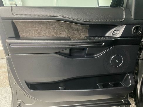 Used 2021 Ford Expedition Max Limited image 10