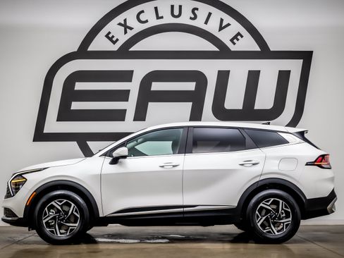 Used 2025 Kia Sportage LX FWD image 6