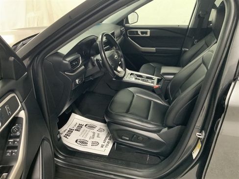 Used 2020 Ford Explorer XLT w/ Equipment Group 202A AWD/4WD image 14