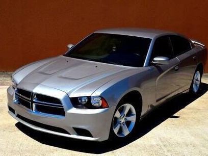 Used 2014 Dodge Charger SE w/ Connectivity Group